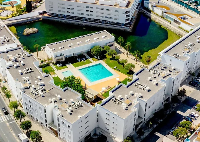 Marina Harbour 18 By Destination Algarve